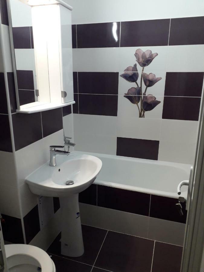 Adrya Apartamento Orşova Exterior foto